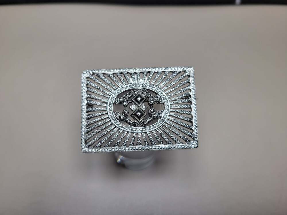 Vintage Silver toned costume jewelry Brooch